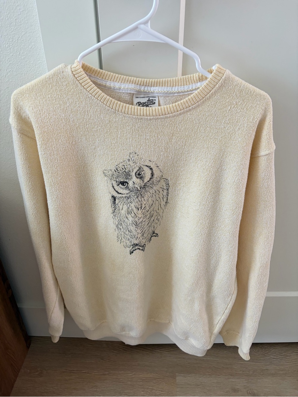 Pacific & Co. Size S Cream Crewneck Sweater with Owl Graphic